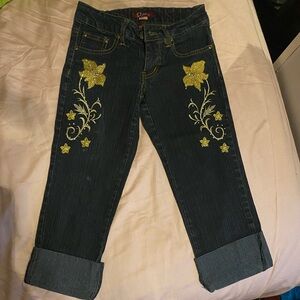 Yellow flower capris